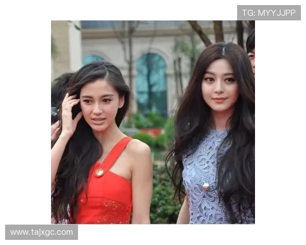 足球明星同框瞬间大揭秘:他们的友谊与荣耀在合影中绽放 足球明星同框瞬间大揭秘:他们的友谊与荣耀在合影中绽放