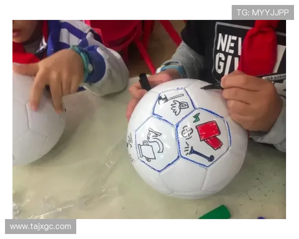 足球明星名字涂鸦图展现球场魅力与个性化风采的创意艺术作品 足球明星名字涂鸦图展现球场魅力与个性化风采的创意艺术作品