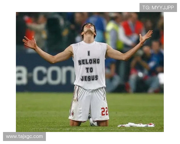 足球明星后背高清图片欣赏展现他们独特风采与运动魅力