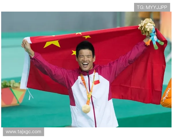 足球明星吴革的职业生涯与成就全景展示及个人简历图片解析