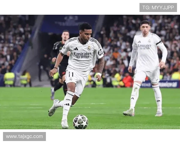 足球明星因伤离场影响球队士气球迷心痛不已赛事前景堪忧