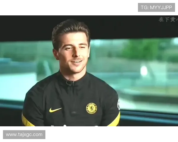 出名帅的足球明星们如何在绿茵场上展现个人魅力与风采