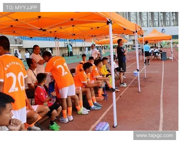 足球巨星携手助力青少年梦想成真点燃希望与激情的未来之路 足球巨星携手助力青少年梦想成真点燃希望与激情的未来之路