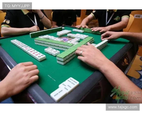 麻将足球明星究竟是谁他在球场上的表现如何引发热议 麻将足球明星究竟是谁他在球场上的表现如何引发热议