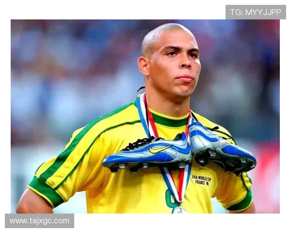 从剪刀石头布到绿茵场的传奇之路揭秘足球明星的成长历程 从剪刀石头布到绿茵场的传奇之路揭秘足球明星的成长历程